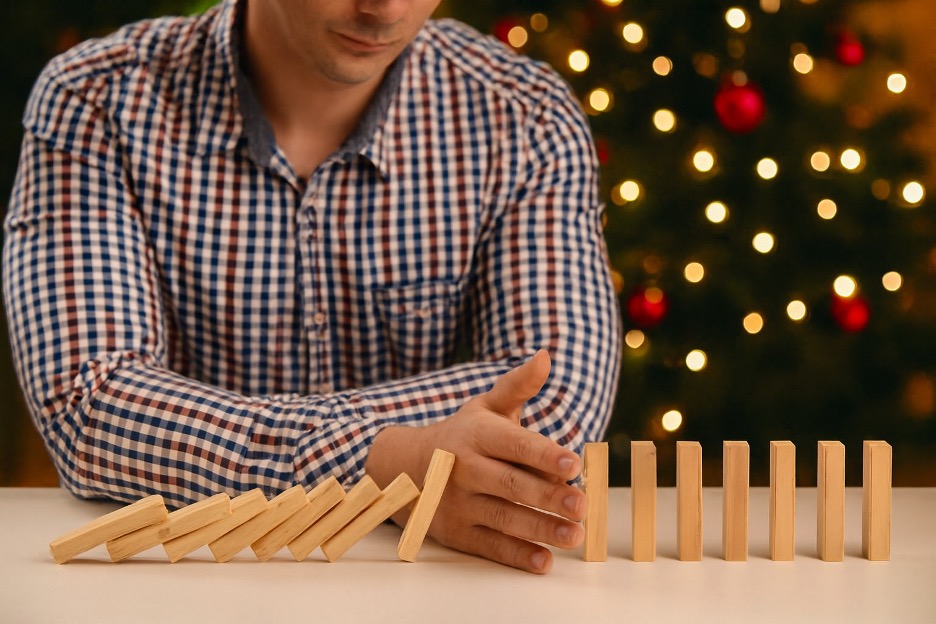 Čovek slaže domine